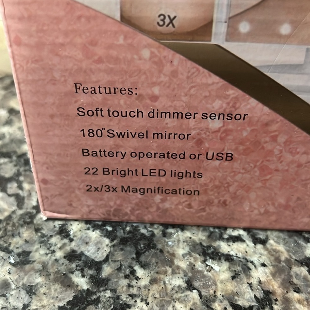 Tri-fold LED make up mirror NIB - Picture 3 of 8